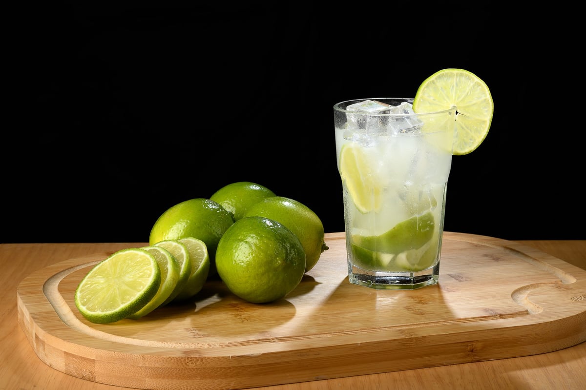 Caipirinha with lime and ice